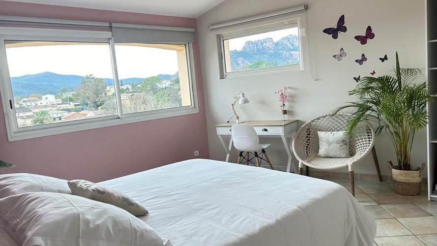 2 Hebergements - 10 Couchages - Parking, Piscine, Jacuzzi - Convivialite รอกเกอบรูน-ซูร์-อาร์ฌ็องส์ ภายนอก รูปภาพ